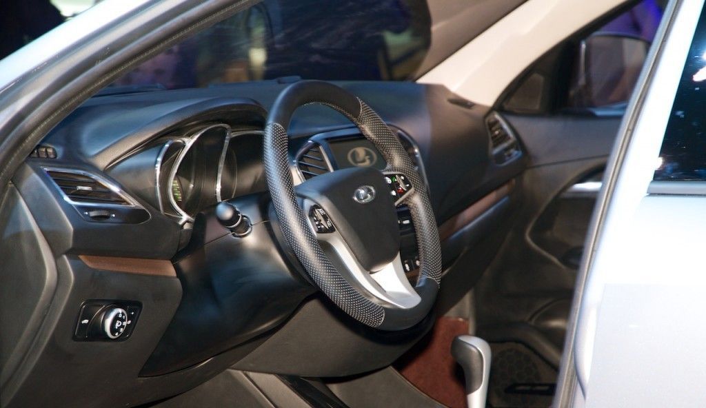 LADA VESTA KONSEPT MOSKOVA'DA RESM GALERS