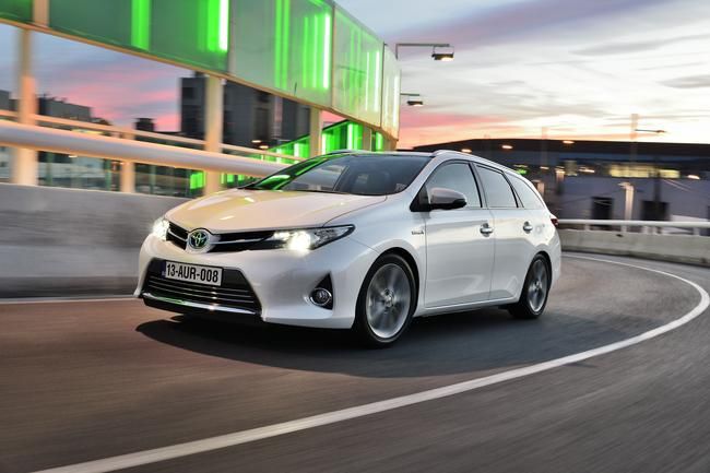 YEN TOYOTA AURS TOURNG SPORTS RESM FOTORAF GALERS