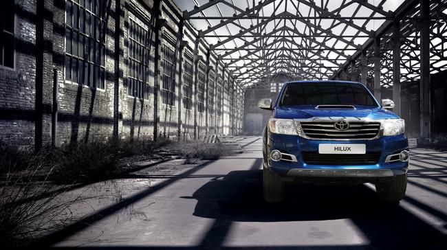 YEN TOYOTA HILUX INVINCIBLE RESM GALERS