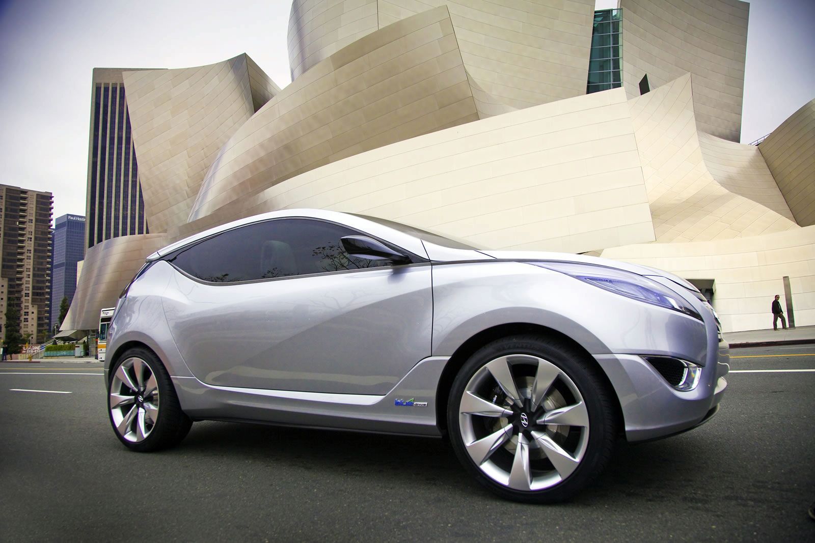 HYUNDA NUVS CONCEPT GALER