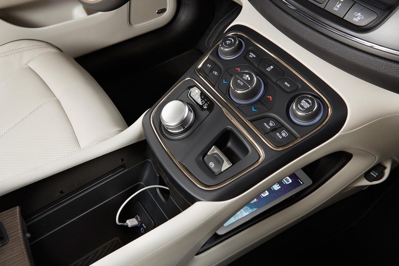 YEN 2015 CHRYSLER 200 AYRINTILI RESM GALERS