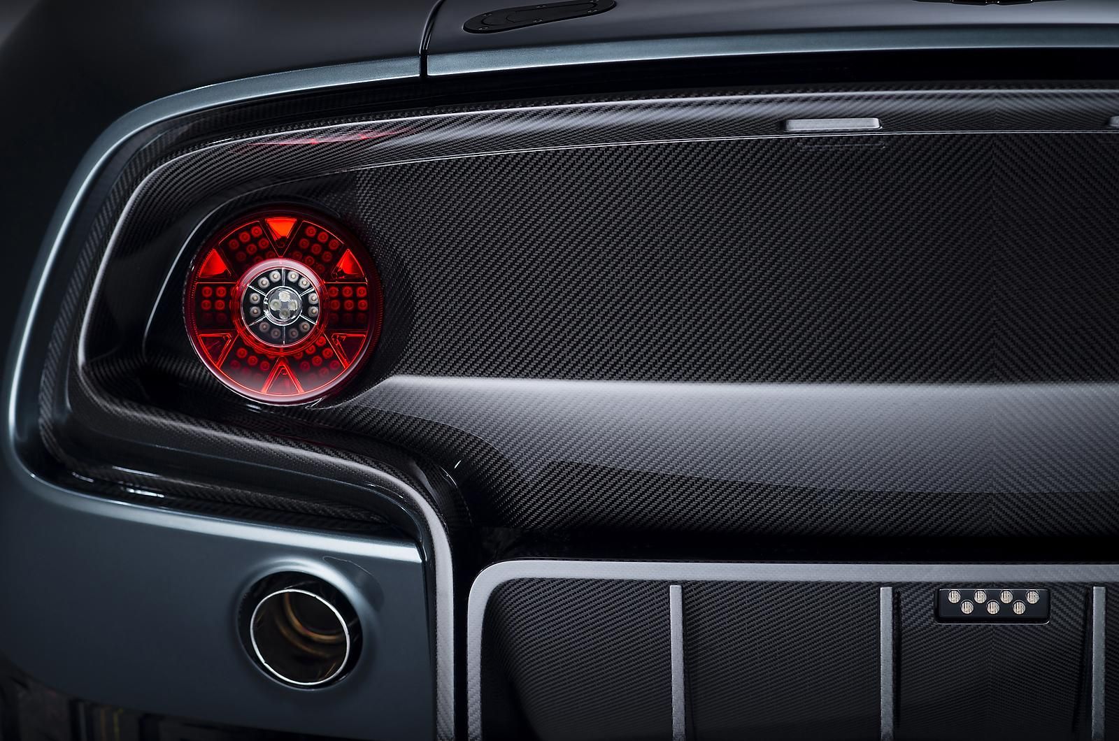 ASTON MARTN CC100 KONSEPT GALER 