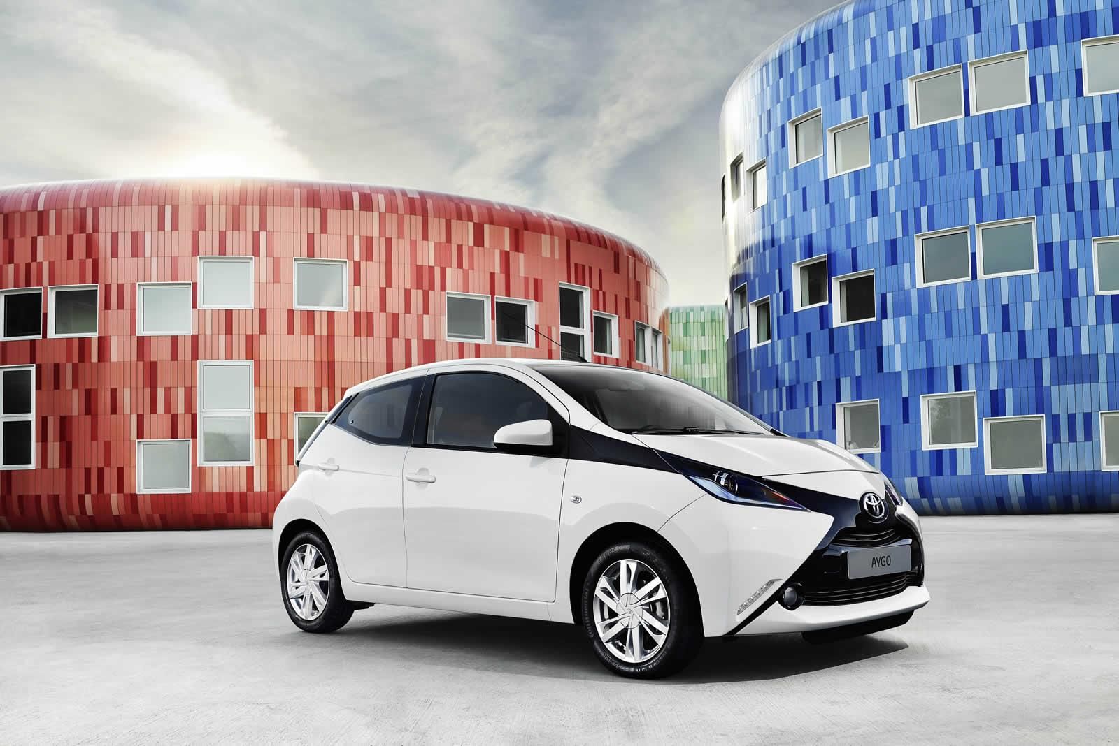 YEN TOYOTA AYGO RESM FOTORAF GALERS