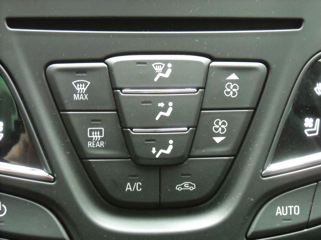 YEN MAKYAJLI OPEL NSGNA  MEKAN RESMLER