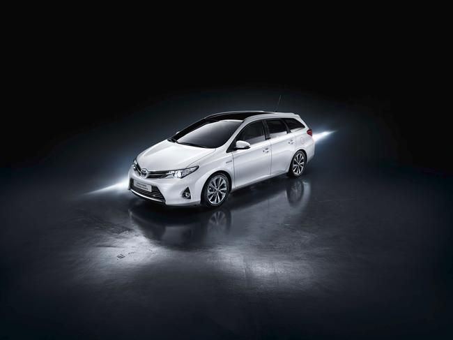 YEN TOYOTA AURS TOURNG SPORTS RESM FOTORAF GALERS