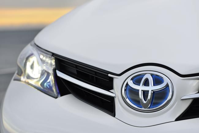 YEN TOYOTA AURS TOURNG SPORTS RESM FOTORAF GALERS