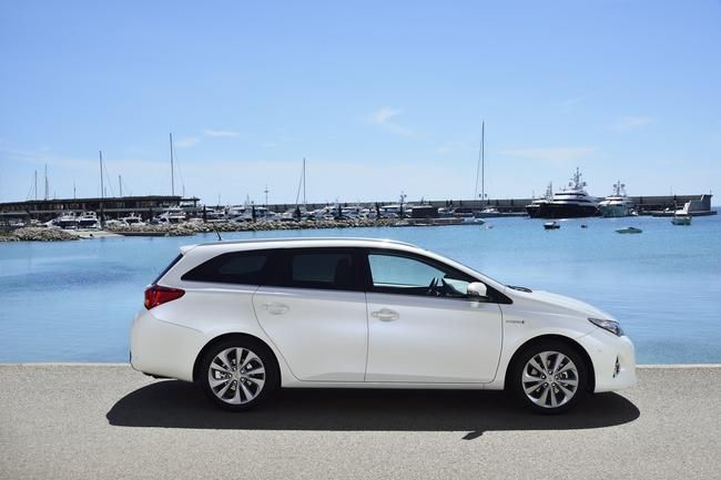YEN TOYOTA AURS TOURNG SPORTS RESM FOTORAF GALERS