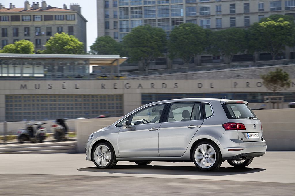 YEN VOLKSWAGEN GOLF SPORTSVAN DETAYLI RESM GALERS