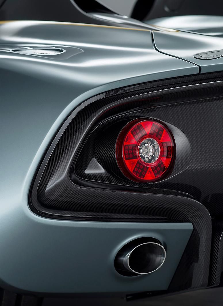 ASTON MARTN CC100 KONSEPT GALER 