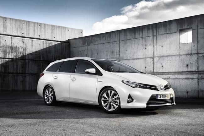 YEN TOYOTA AURS TOURNG SPORTS RESM FOTORAF GALERS
