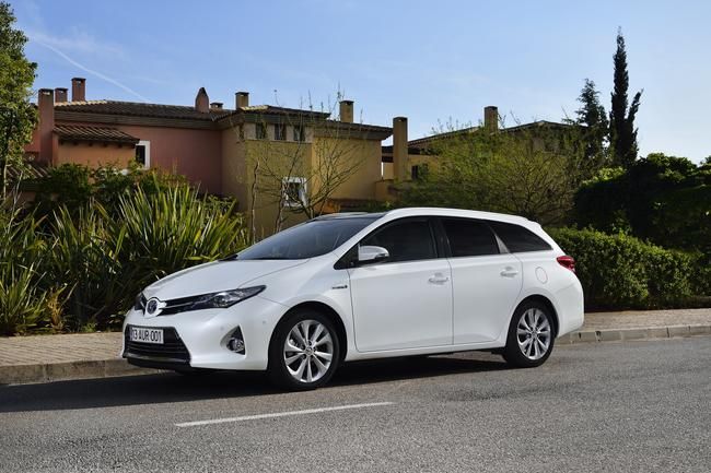 YEN TOYOTA AURS TOURNG SPORTS RESM FOTORAF GALERS