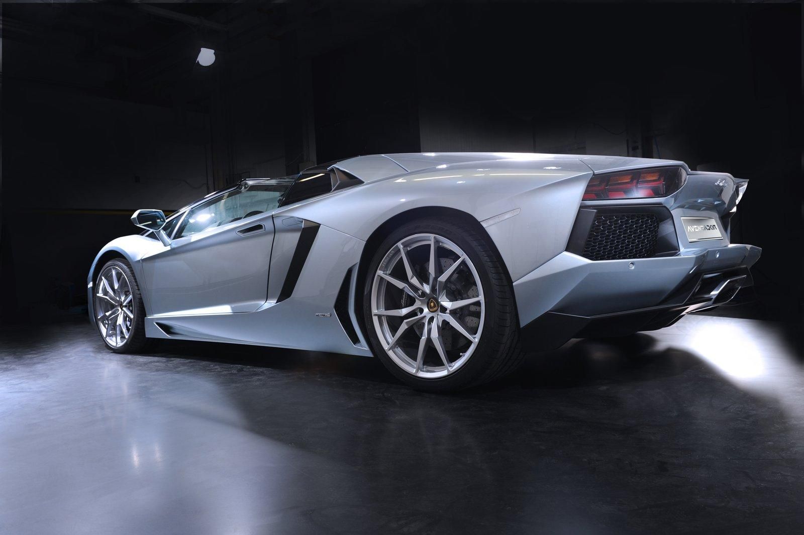 LAMBORGHN AVENTADOR ROADSTER GALER