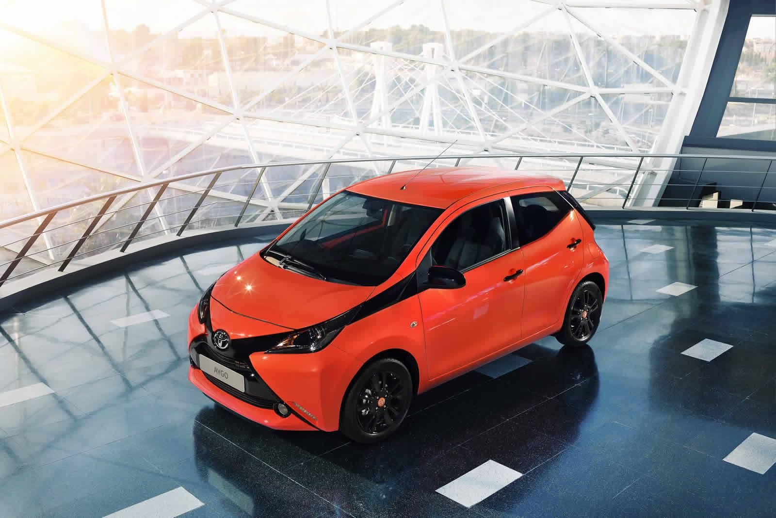 YEN TOYOTA AYGO RESM FOTORAF GALERS
