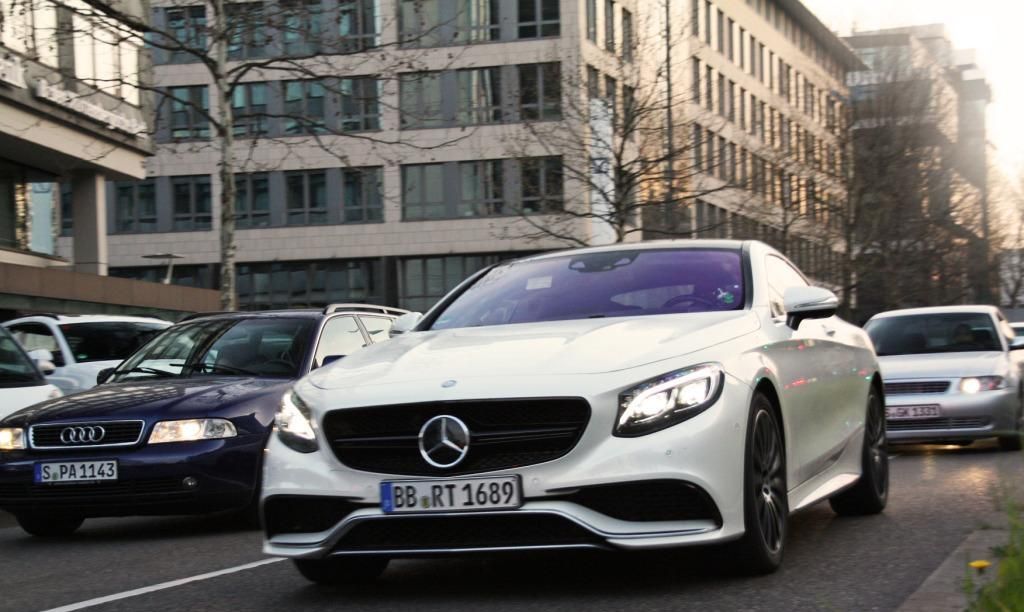 MERCEDES S63 AMG COUPE YOLDA RESM GALERS