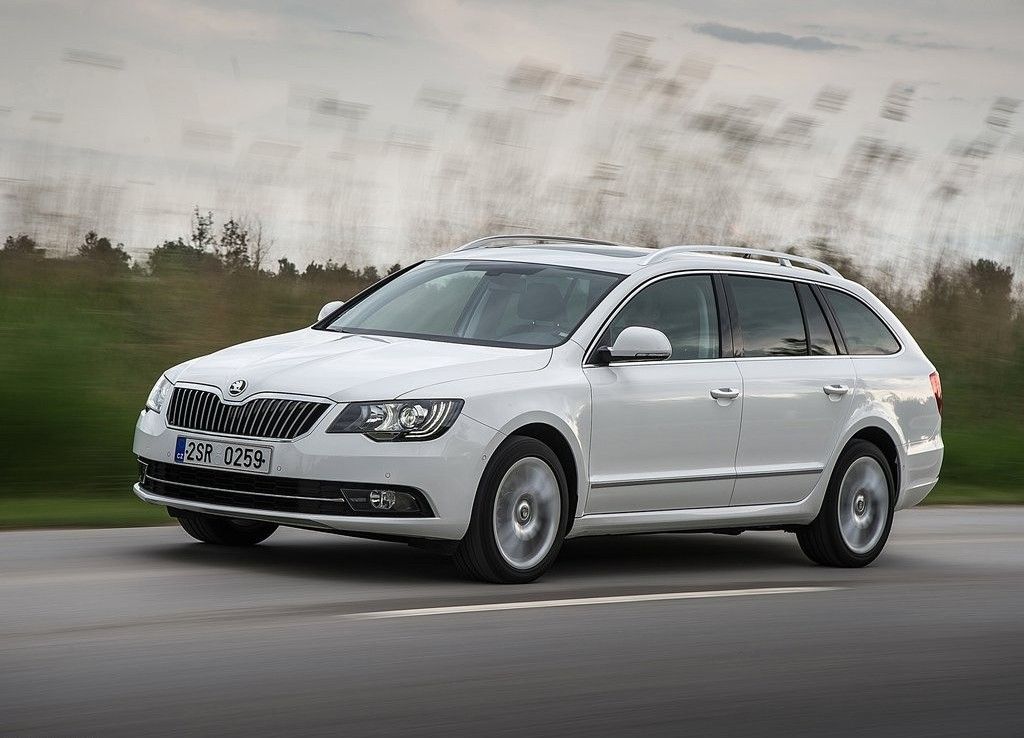 YEN MAKYAJLI SKODA SUPERB COMB GALER