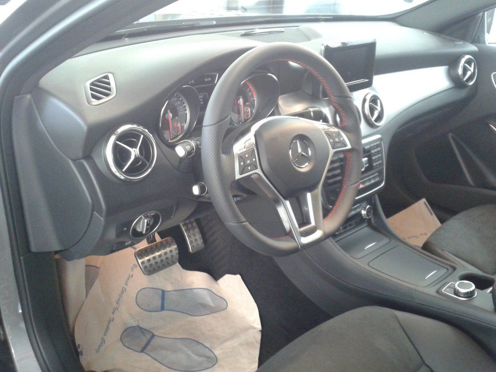 YEN MERCEDES GLA SATITA RESM GALERS