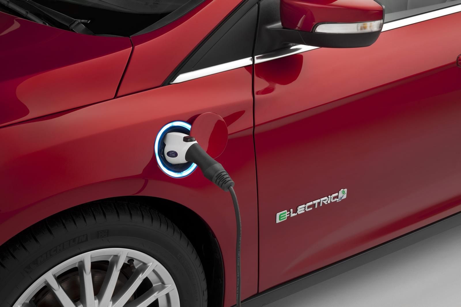 YEN 2015 FORD FOCUS ELECTRC AMERKAN VERSYON RESM GALERS