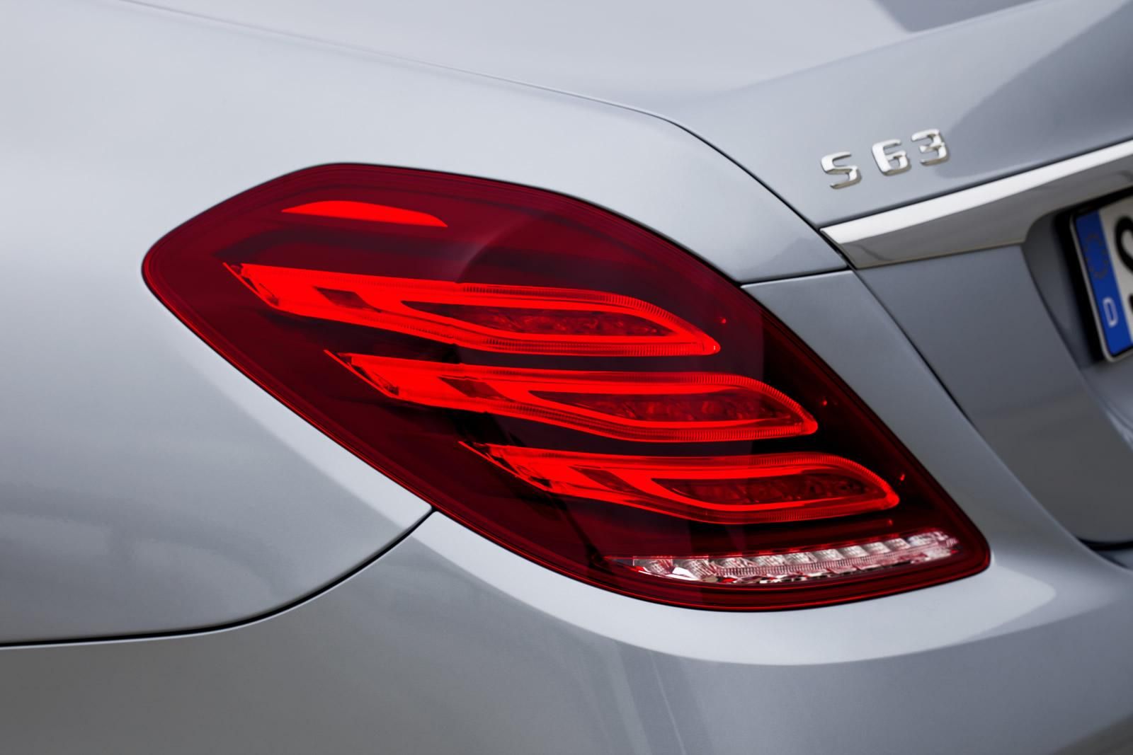 YEN MERCEDES S63 AMG RESM FOTORAF GALERS