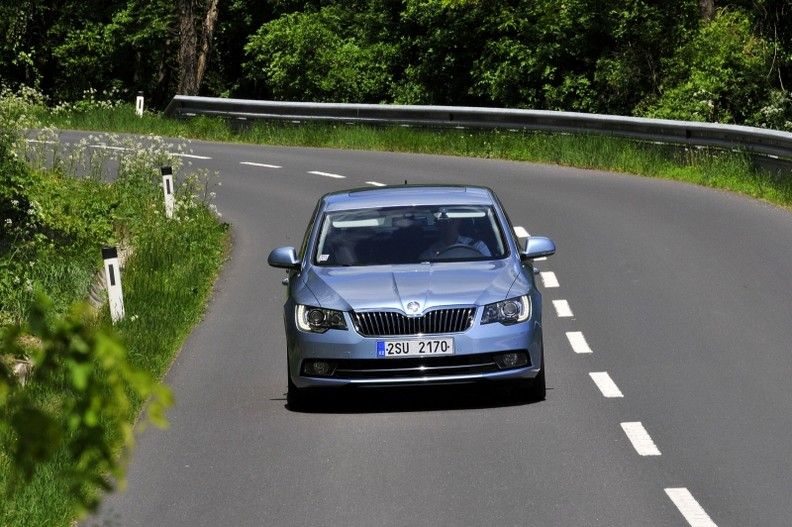 YEN� SKODA SUPERB 1.8 TSI 4X4 GALER�