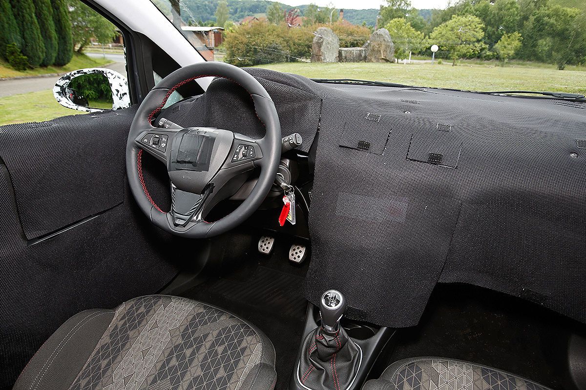 YEN 2015 OPEL CORSA KAMUFLAJLI RESM GALERS