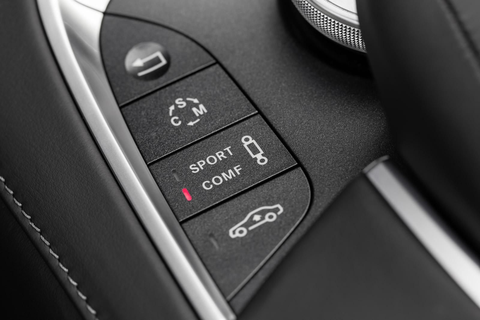 YEN MERCEDES S63 AMG RESM FOTORAF GALERS