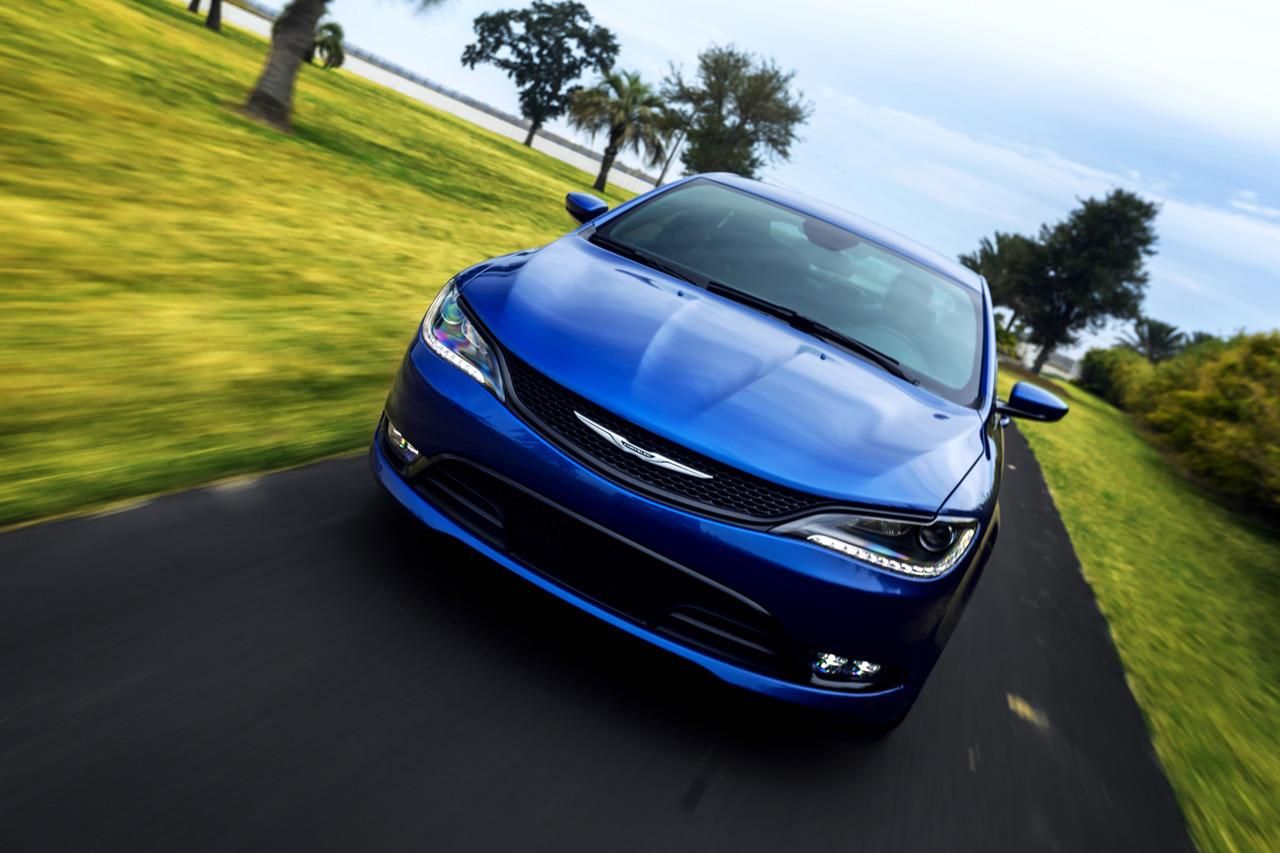 YEN 2015 CHRYSLER 200 AYRINTILI RESM GALERS