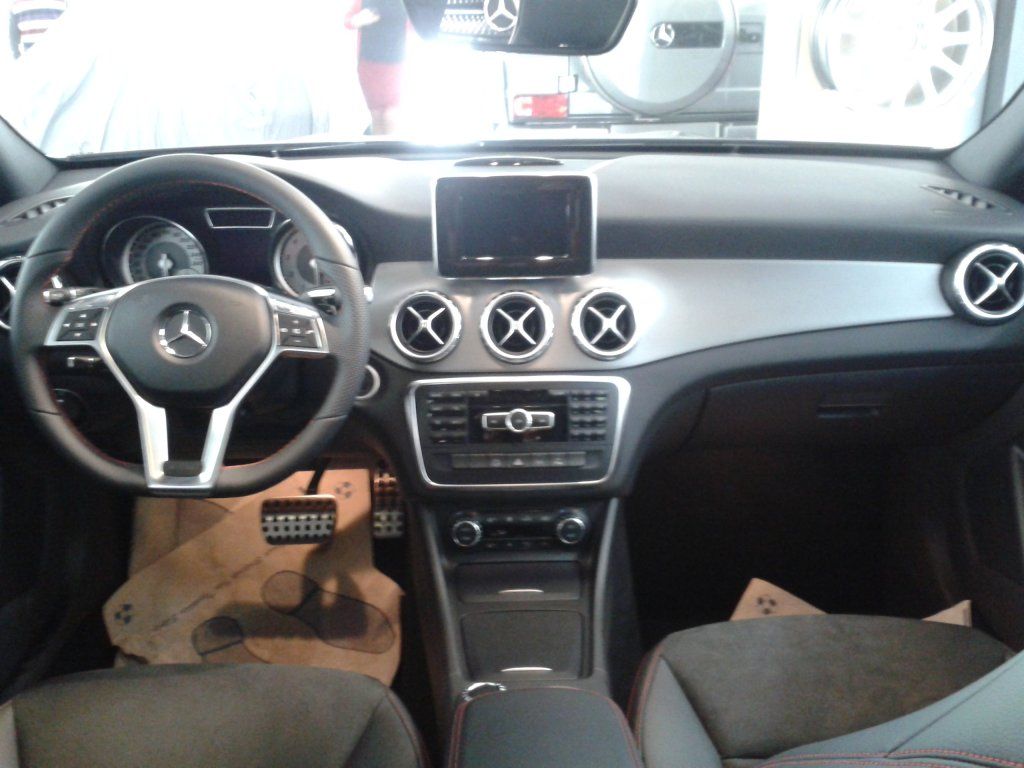 YEN MERCEDES GLA SATITA RESM GALERS