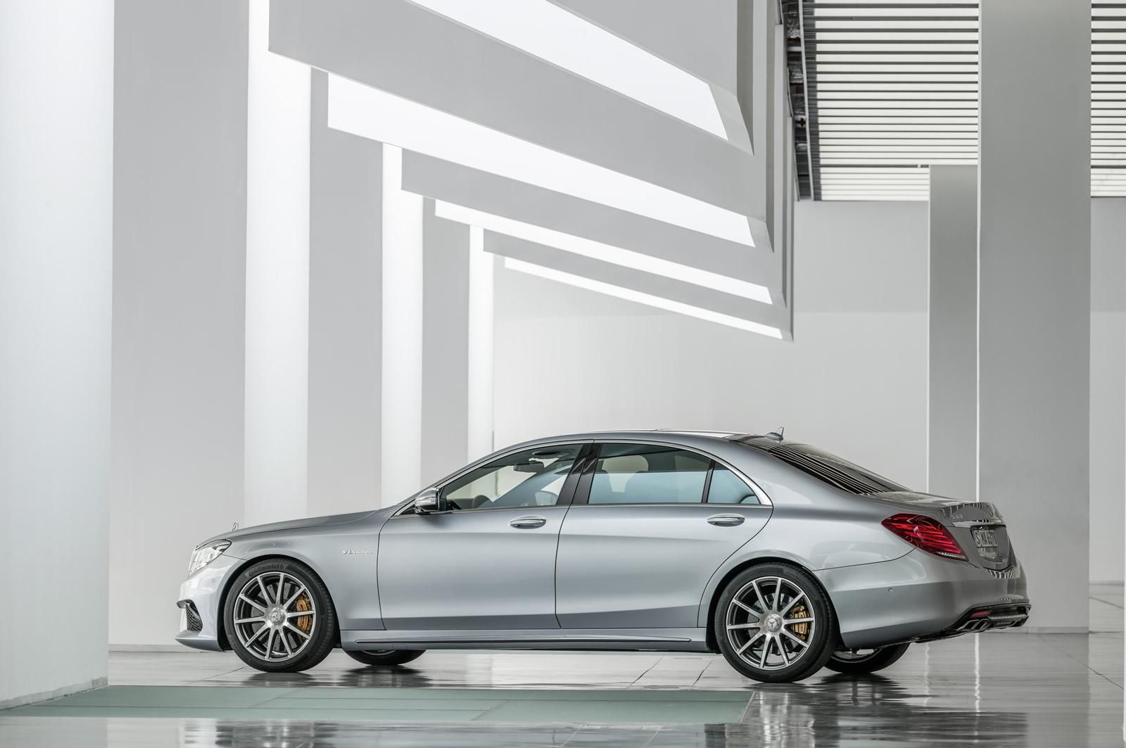 YEN MERCEDES S63 AMG RESM FOTORAF GALERS