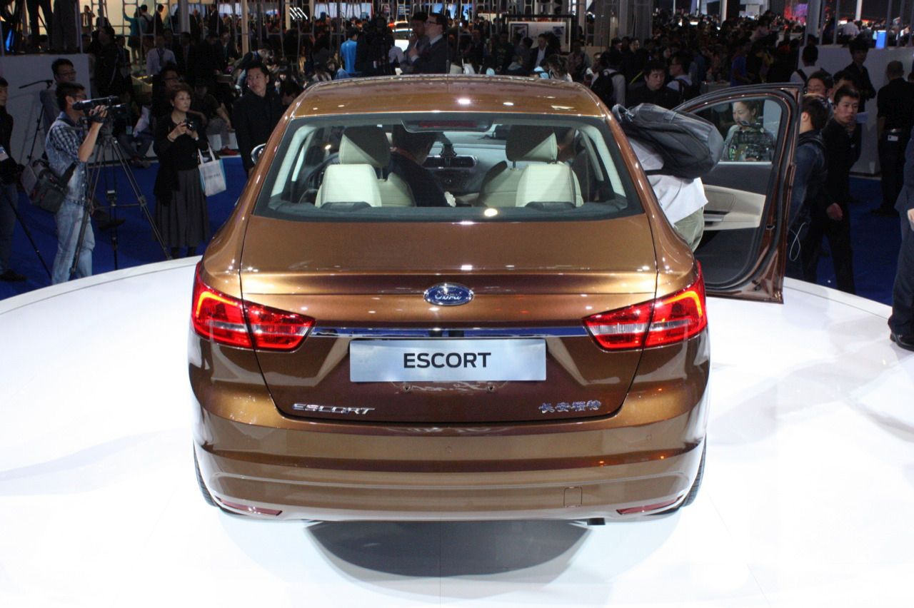 2014 FORD ESCORT PEKN FUARI RESM GALERS