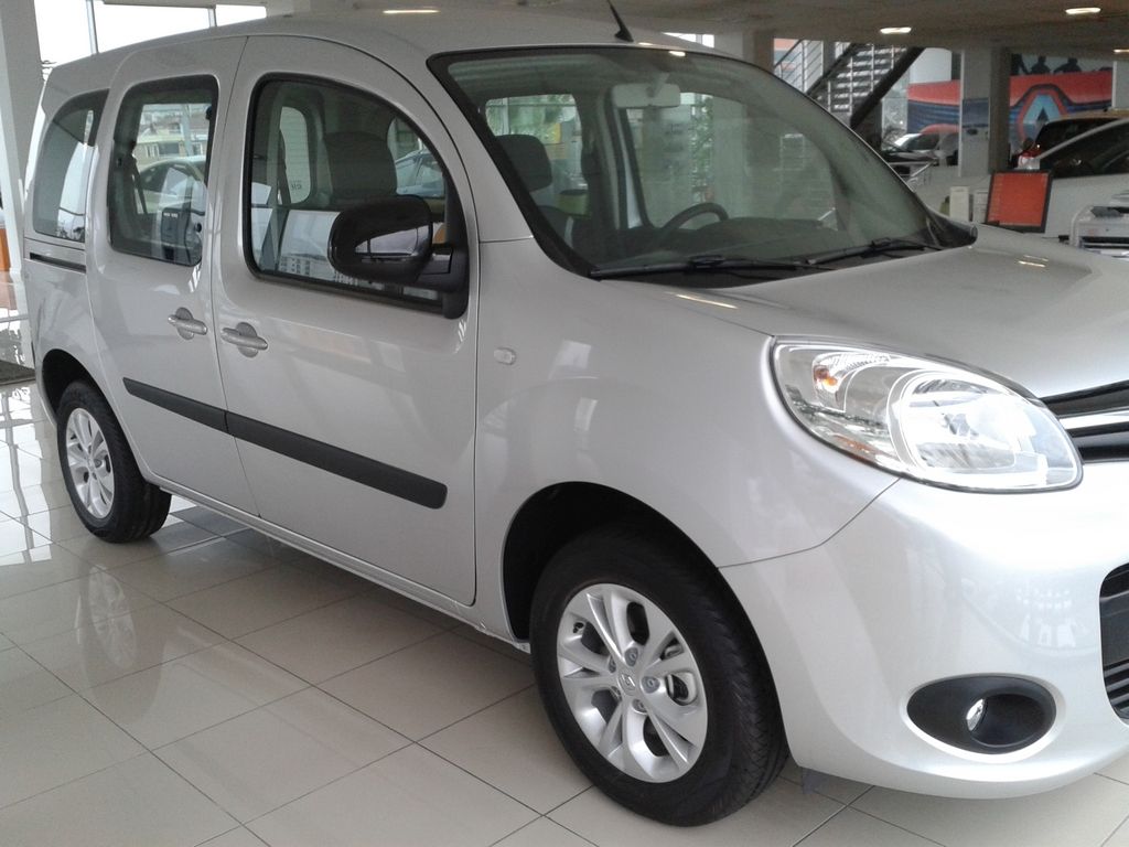 YEN MAKYAJLI RENAULT KANGOO SATITA RESM GALERS