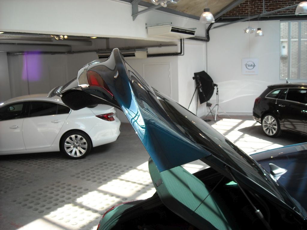 YEN MAKYAJLI OPEL NSGNA DI GRNM RESMLER