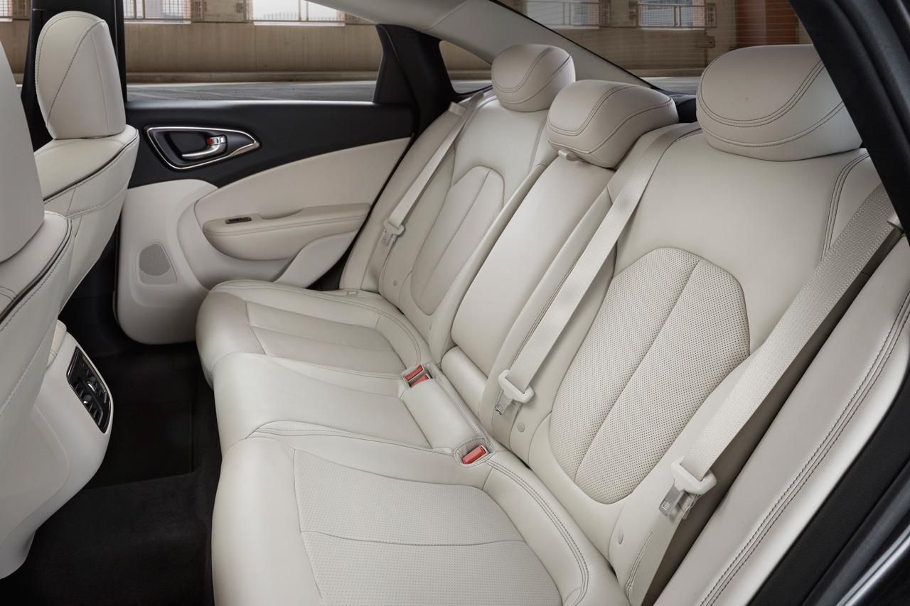 YEN 2015 CHRYSLER 200 AYRINTILI RESM GALERS