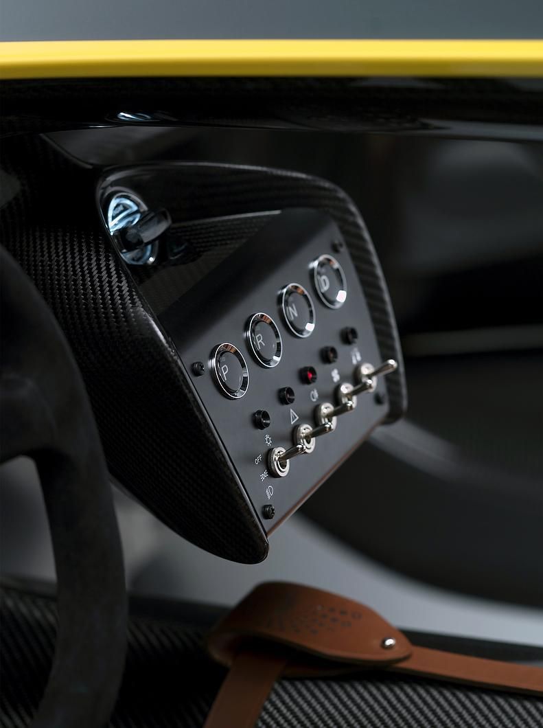 ASTON MARTN CC100 KONSEPT GALER 