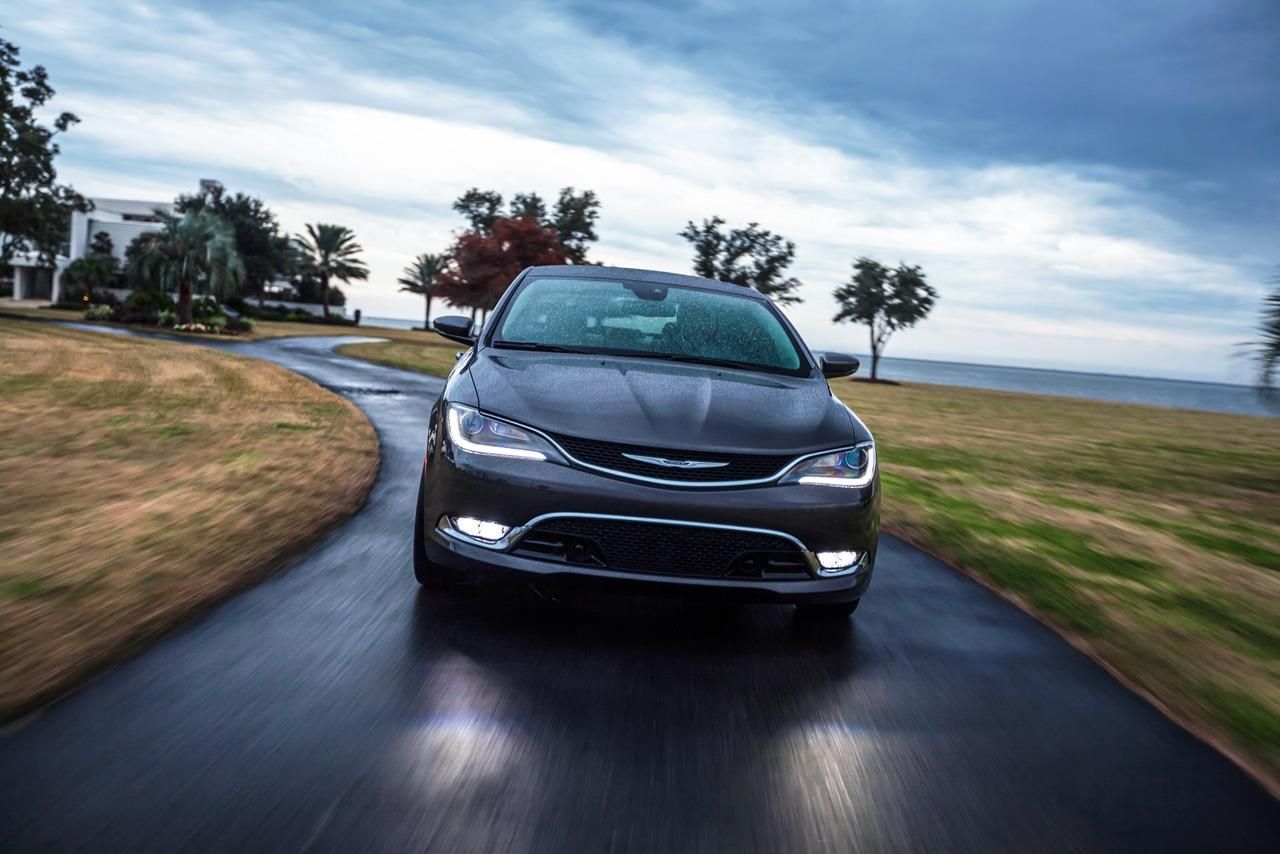 YEN 2015 CHRYSLER 200 AYRINTILI RESM GALERS