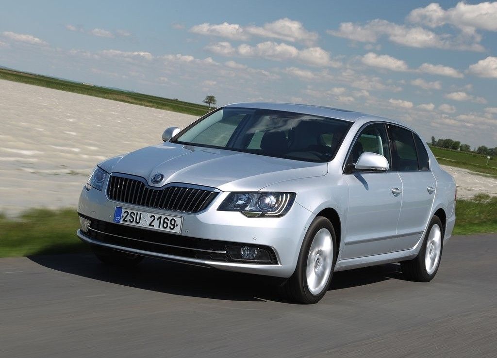 YEN MAKYAJLI SKODA SUPERB GALER 2