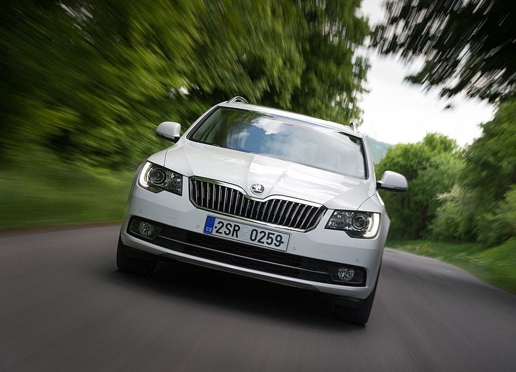 YEN MAKYAJLI SKODA SUPERB COMB GALER