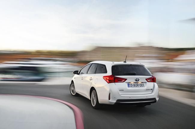 YEN TOYOTA AURS TOURNG SPORTS RESM FOTORAF GALERS