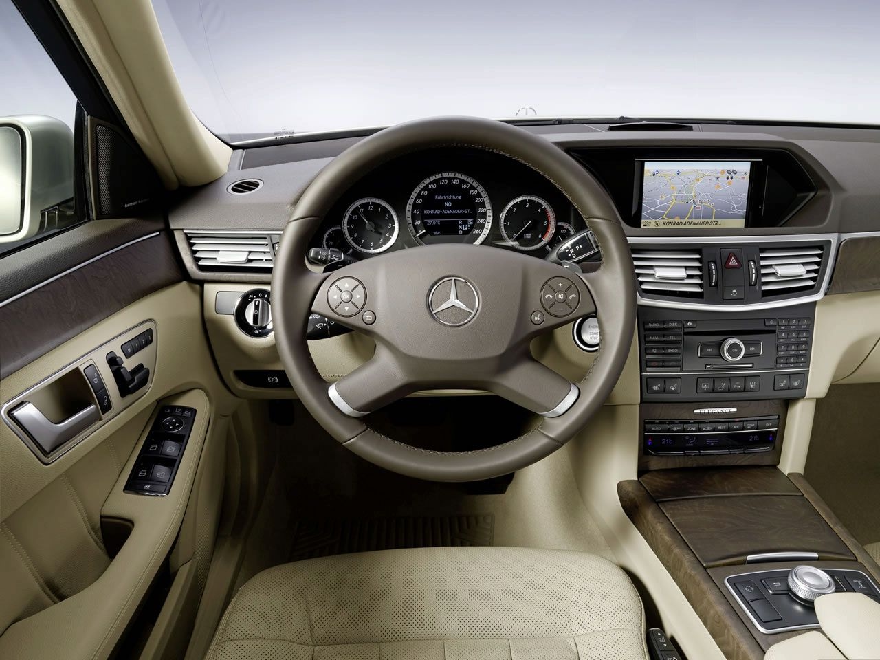 MERCEDES E SEDAN (2010)