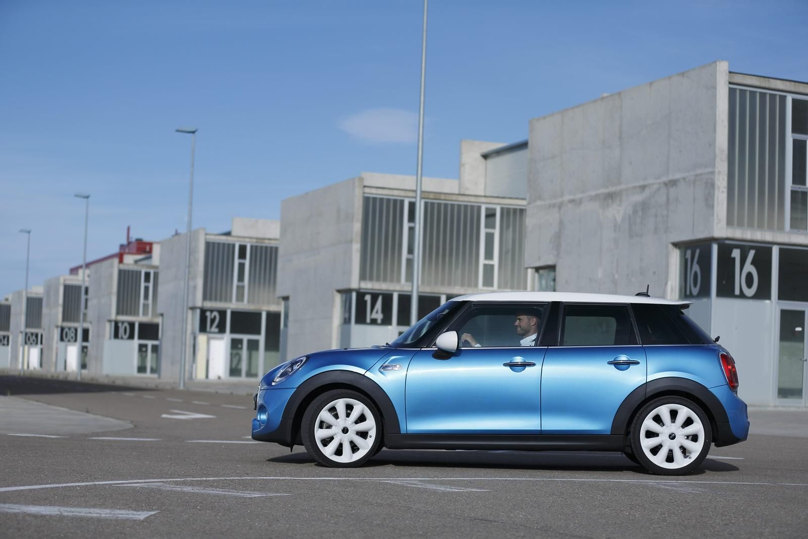 YEN BE KAPILI MN COOPER S DETAYLI RESM GALERS