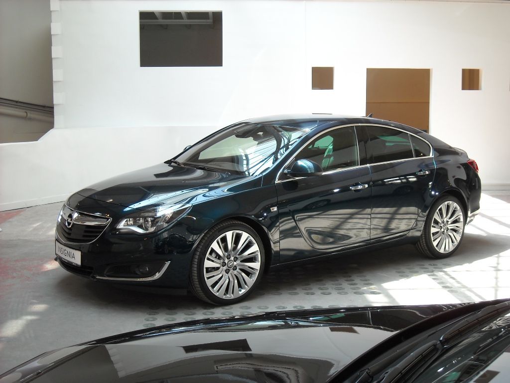 YEN MAKYAJLI OPEL NSGNA DI GRNM RESMLER