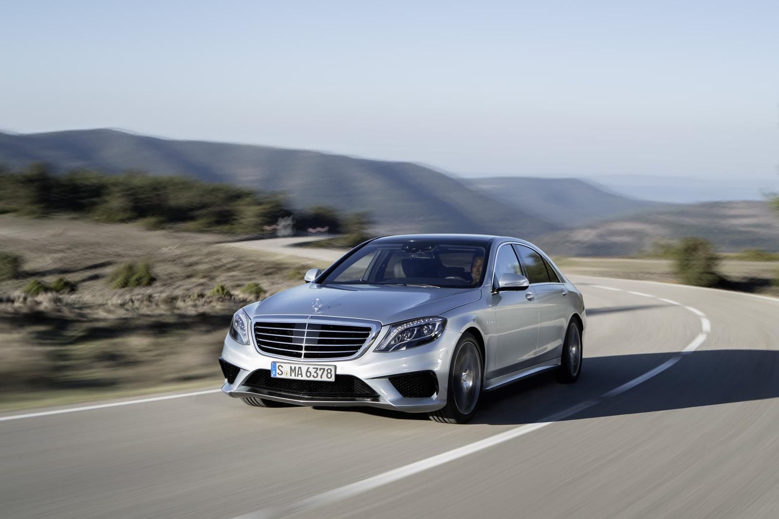 YEN MERCEDES S63 AMG RESM FOTORAF GALERS