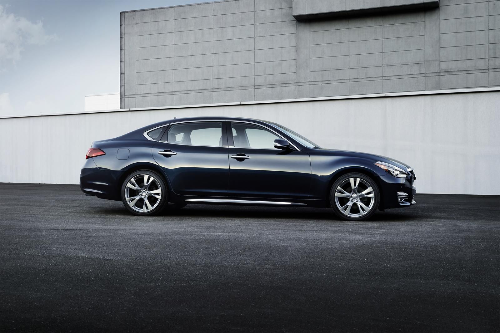 INFINITI Q70L RESM GALERS