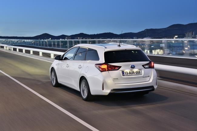 YEN TOYOTA AURS TOURNG SPORTS RESM FOTORAF GALERS