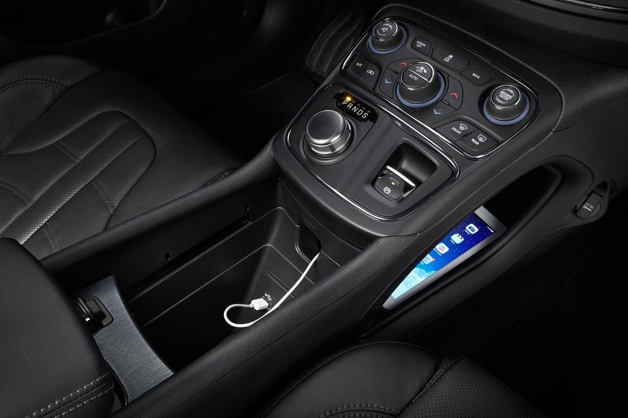 YEN 2015 CHRYSLER 200 AYRINTILI RESM GALERS