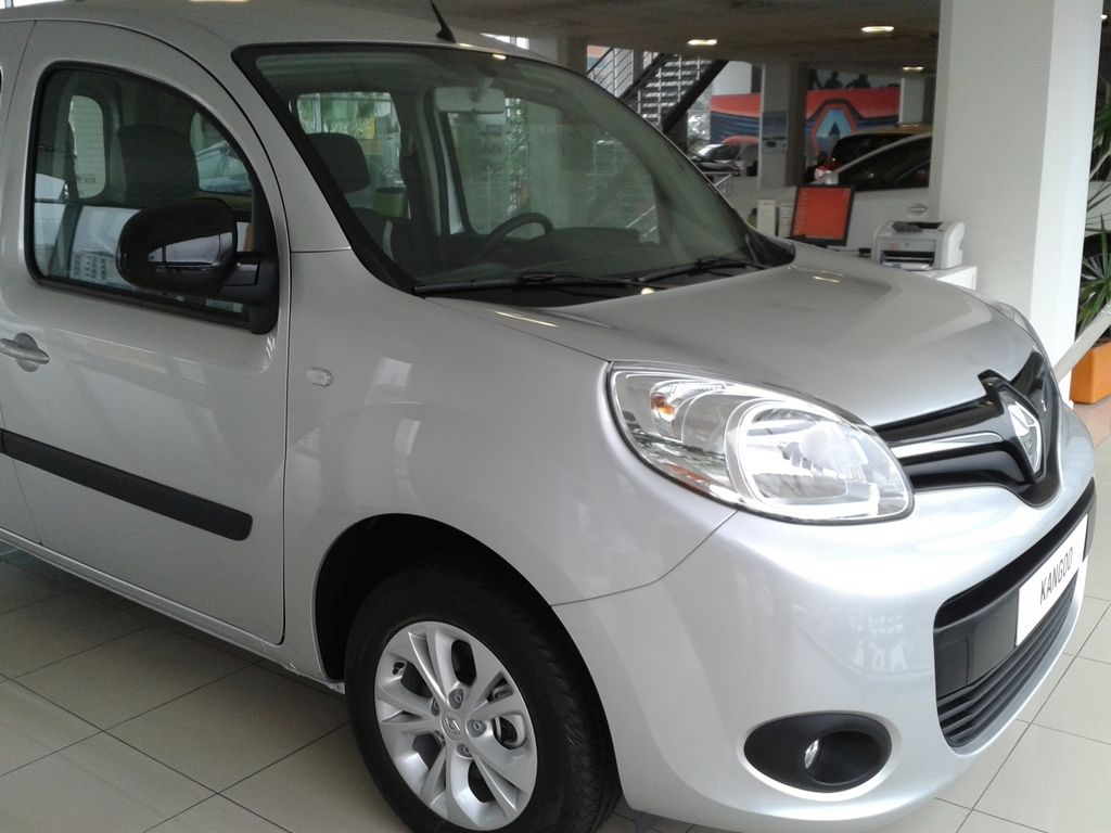 YEN MAKYAJLI RENAULT KANGOO SATITA RESM GALERS