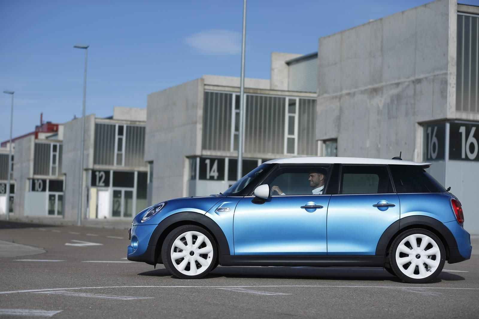 YEN BE KAPILI MN COOPER S DETAYLI RESM GALERS