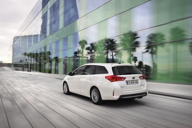 YEN TOYOTA AURS TOURNG SPORTS RESM FOTORAF GALERS