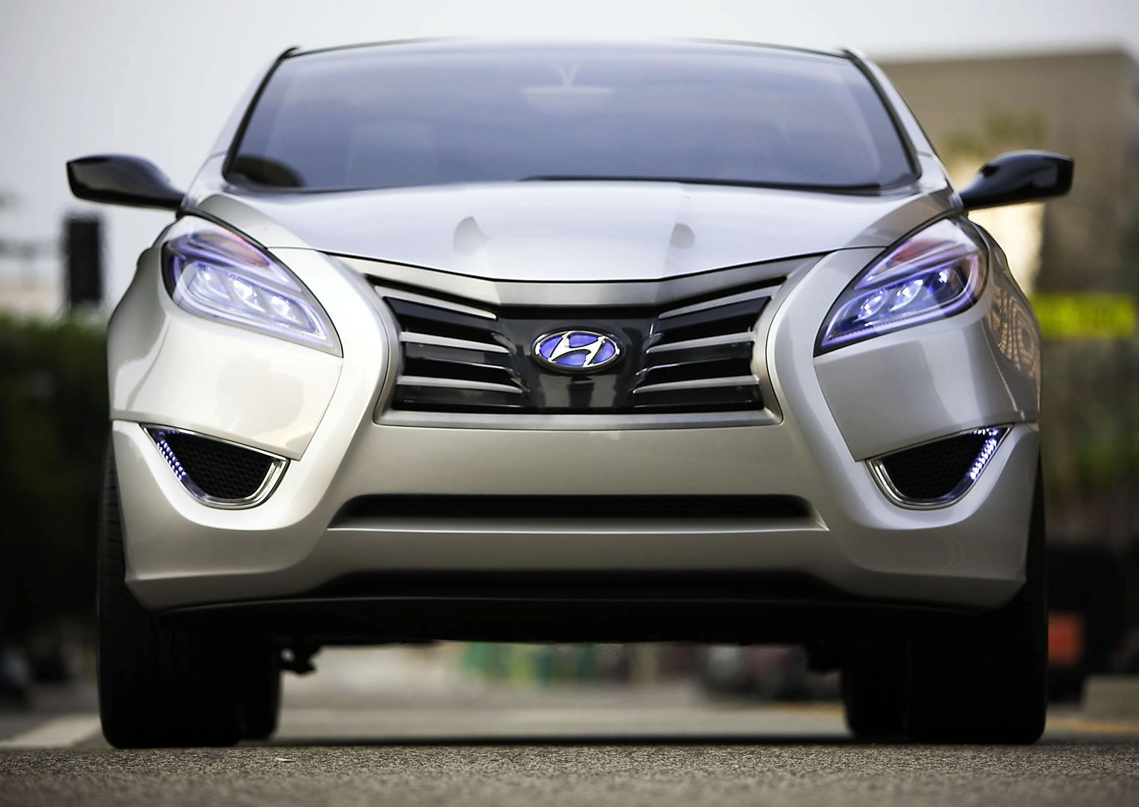 HYUNDA NUVS CONCEPT GALER