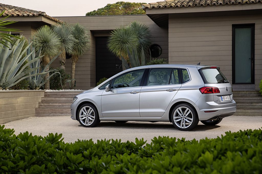 YEN VOLKSWAGEN GOLF SPORTSVAN DETAYLI RESM GALERS