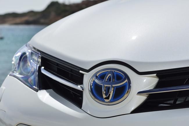 YEN TOYOTA AURS TOURNG SPORTS RESM FOTORAF GALERS